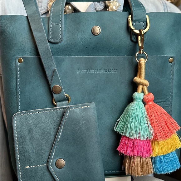 PLG aqua 🩵🩵🩵 mini tote, bundle passport canoe - Picture 3 of 13